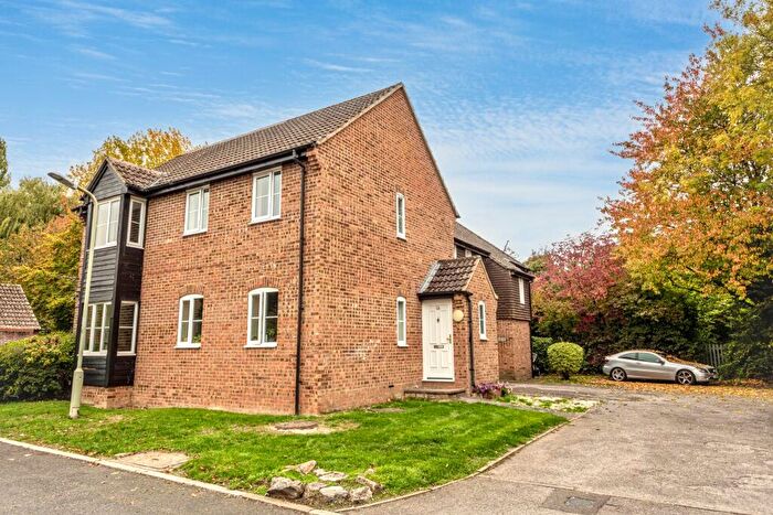 2 Bedroom Flat For Sale In Wessex Close, Hungerford, Berkshire, RG17