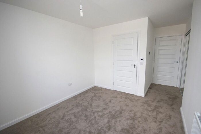 2 Bedroom Flat To Rent In Barnyard Park Rigg, South Gyle, Edinburgh, EH12