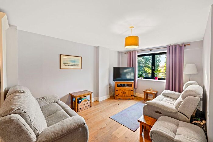 3 Bedroom Mews For Sale In Ref: Gk - Wonham Lane, Betchworth, RH3