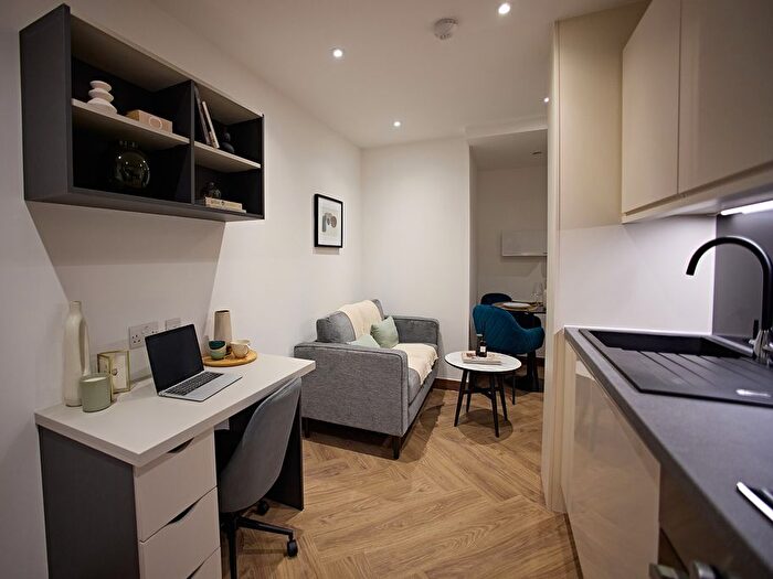 1 Bedroom Flat To Rent In Wade Lane Wade Lane, Leeds, LS2