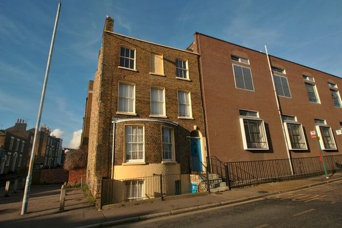 1 Bedroom Flat To Rent In Hardres Street, Ramsgate, CT11