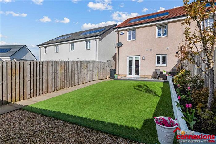 3 Bedroom Semi-detached House For Sale In Redwood Crescent, Redwood, East Kilbride, G74