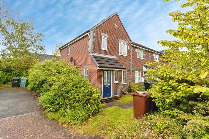 3 Bedroom End Of Terrace House For Sale In Mead Grove, Leeds, LS15