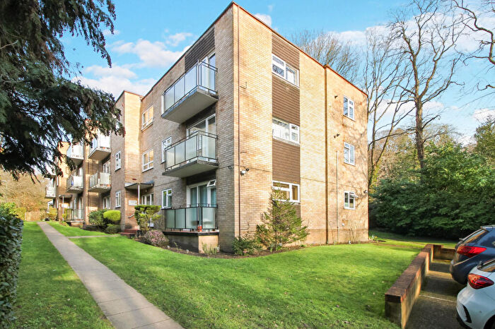 3 Bedroom Apartment For Sale In Highgate Court, Farnborough, Farnborough, GU14