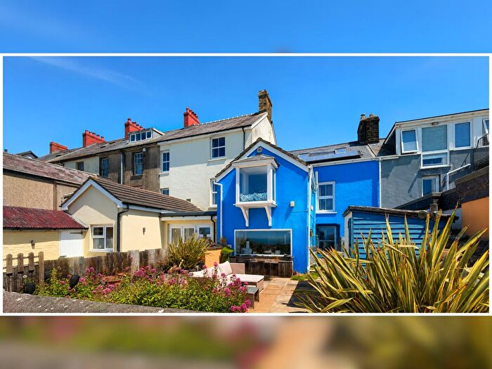 5 Bedroom Town House For Sale In High Street, Borth, SY24
