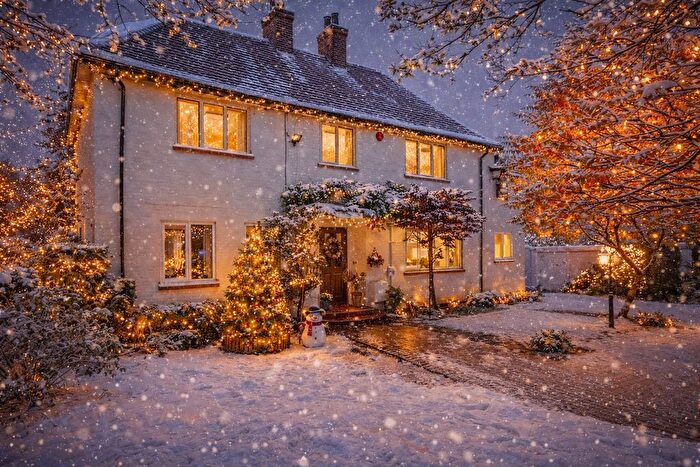 4 Bedroom Detached House For Sale In Cambridge Road, Hitchin, SG4