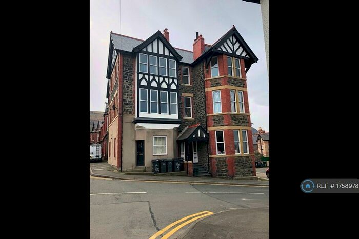 2 Bedroom Flat To Rent In Station Road East, Penmaenmawr, LL34