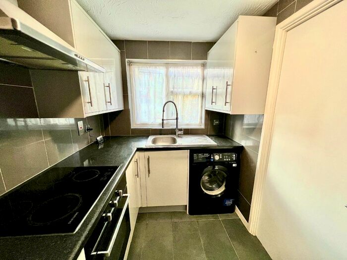 1 Bedroom Maisonette To Rent In Philimore Close, Plumstead, London, SE18