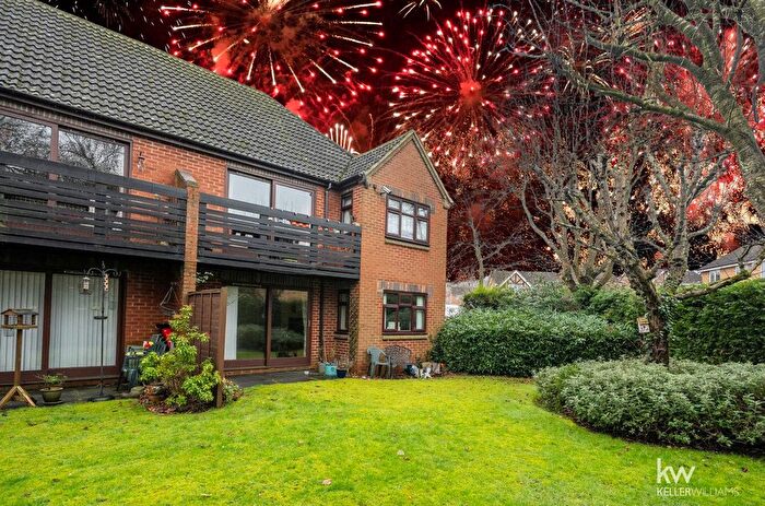 2 Bedroom Maisonette For Sale In The Lawns, Stevenage, SG2