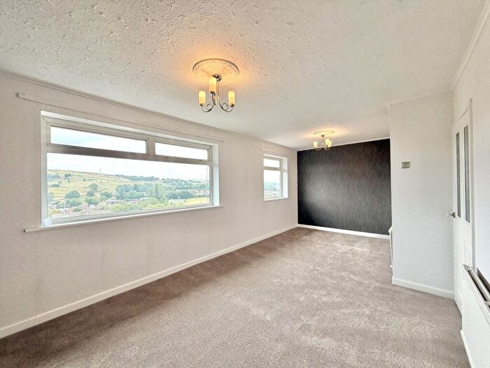 2 Bedroom Semi-Detached House To Rent In Inglefield, Rochdale, OL11
