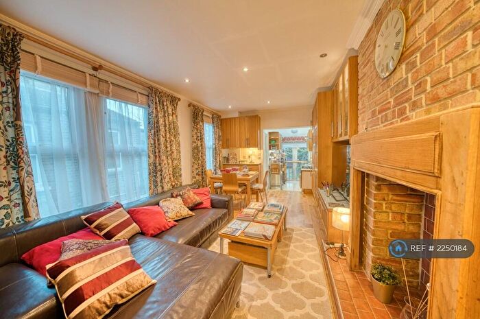 3 Bedroom Flat To Rent In Spruce Hills Road, London, E17