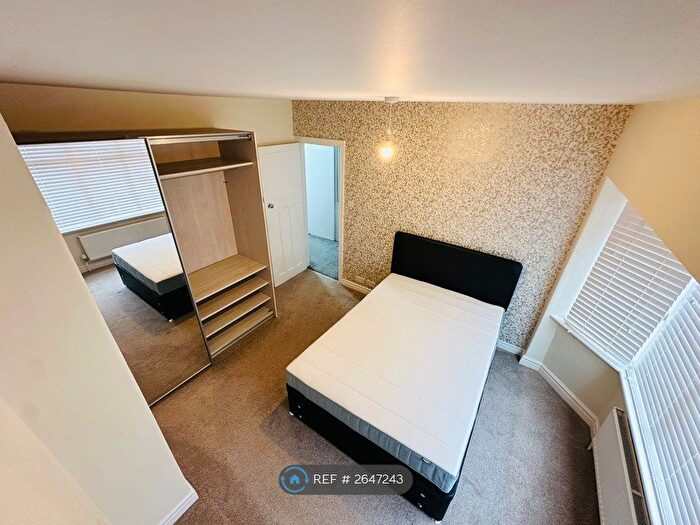 2 Bedroom Flat To Rent In Eastlea Avenue, Watford, WD25