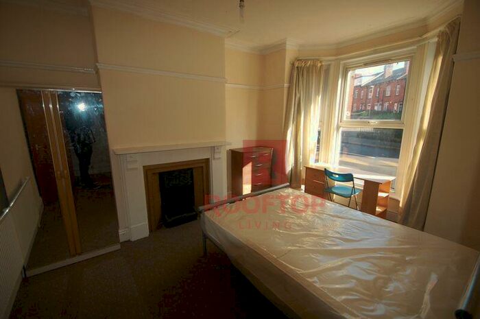 6 Bedroom House To Rent In Hessle Place, Leeds, LS6