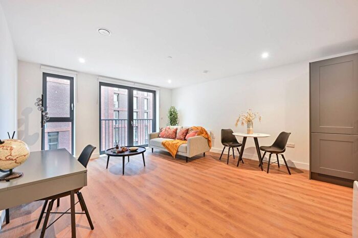 2 Bedroom Flat To Rent In Hornby House, Berkshire, Maidenhead, SL6