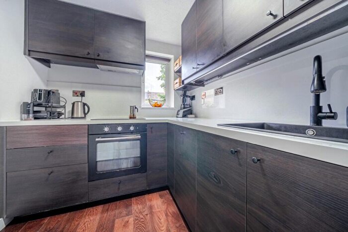 1 Bedroom Flat For Sale In Britton Close, London, SE6