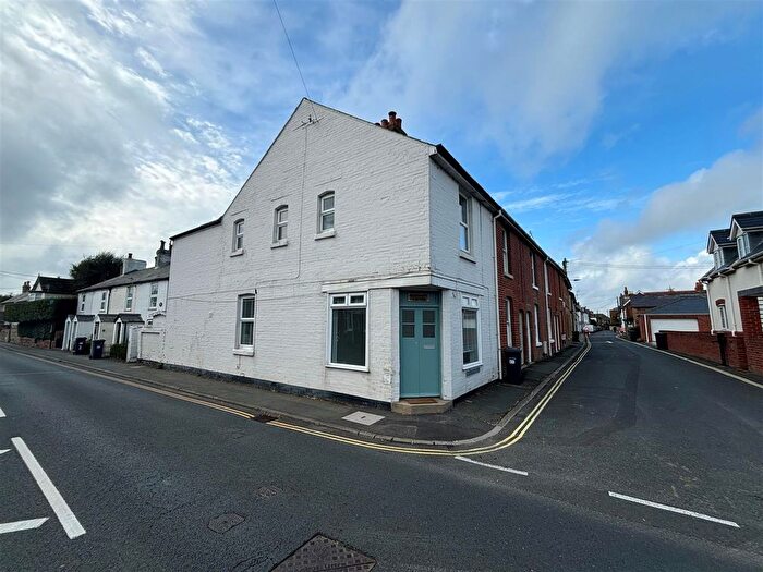 2 Bedroom End Of Terrace House To Rent In Tennyson Road, Yarmouth, PO41