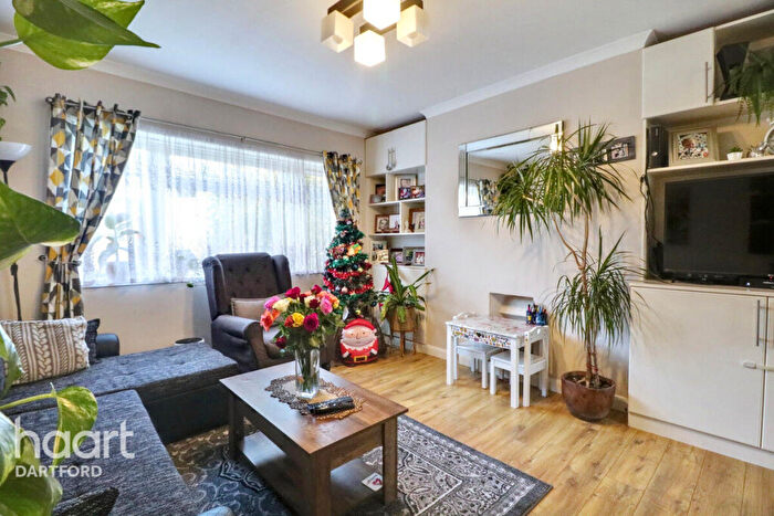 2 Bedroom Maisonette For Sale In Dudsbury Road, Dartford, DA1