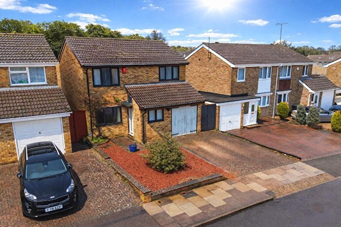 4 Bedroom Detached House For Sale In Buckingham Drive, Stopsley, Luton, Bedfordshire, LU2