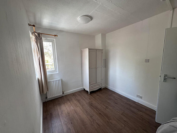 1 Bedroom Detached House To Rent In New Malden, KT3