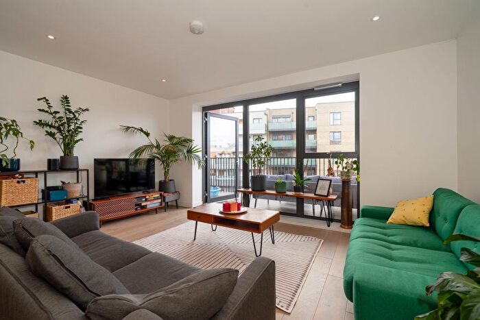 2 Bedroom Flat For Sale In Williams Road, Ealing, W13