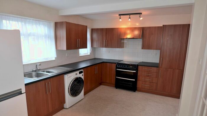 2 Bedroom Terraced House To Rent In Beechwood Avenue, Hayes, UB3