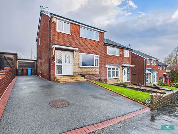 3 Bedroom Semi-Detached House For Sale In Scarr Lane, Oldham, OL2