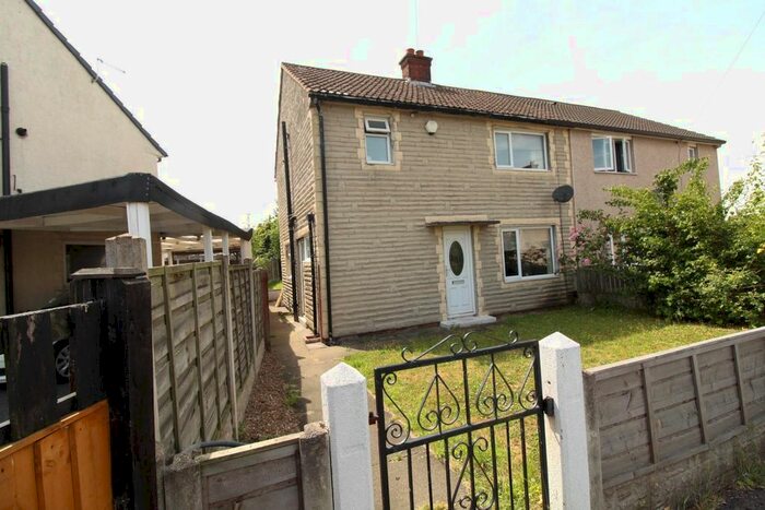 3 Bedroom Semi-Detached House To Rent In Holmfield Close, Pontefract, West Yorkshire, WF8