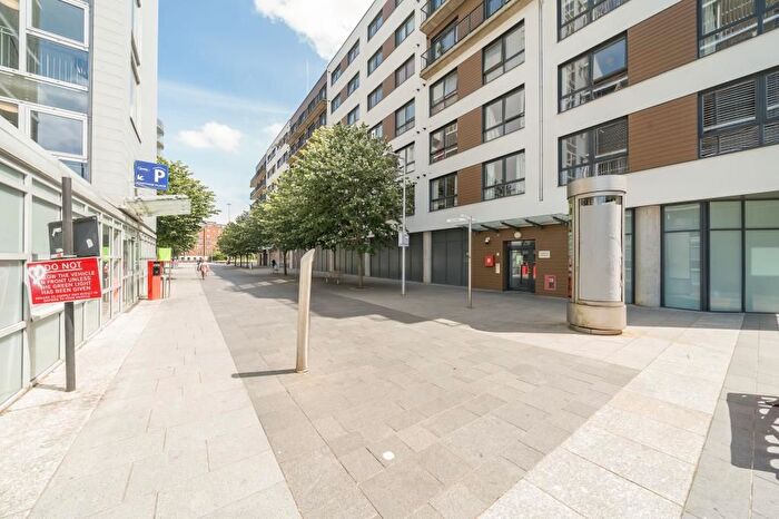 2 Bedroom Flat For Sale In Chatham Place, Reading, RG1