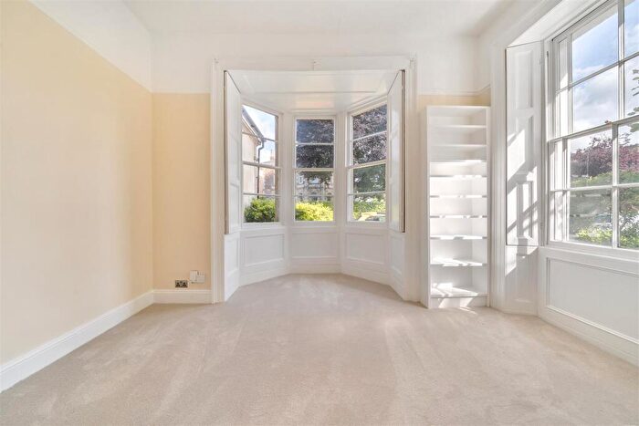 2 Bedroom Flat For Sale In Oakfield Road, Clifton, BS8