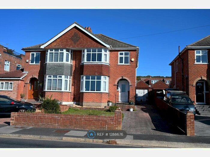 3 Bedroom Semi-Detached House To Rent In Leith Avenue, Fareham PO16