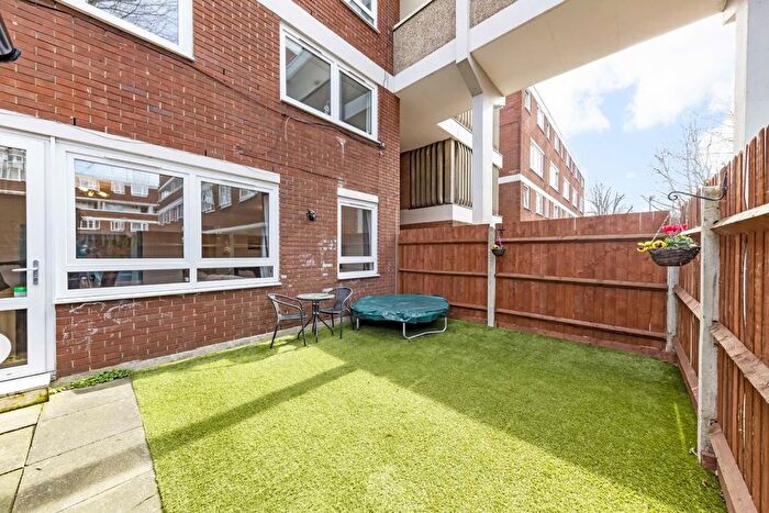 4 Bedroom Flat To Rent In Battersea Bridge Road, Battersea, SW11