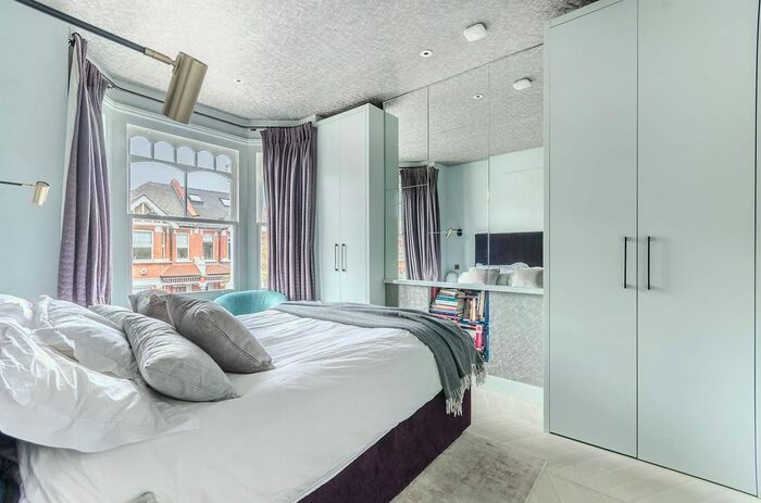 4 Bedroom Flat To Rent In Valetta Road, Wendell Park, London W3