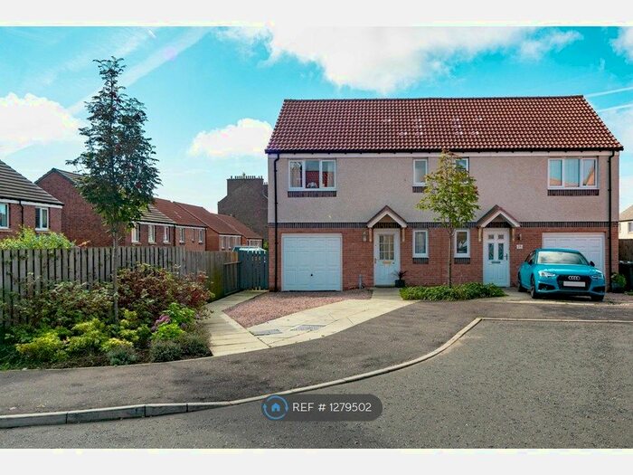 3 Bedroom Semi-Detached House To Rent In St. Michaels Yard, Dundee DD4