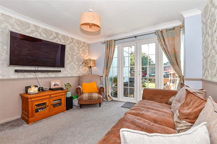 4 Bedroom Semi-detached House For Sale In Knaves Acre, Headcorn, Kent, TN27