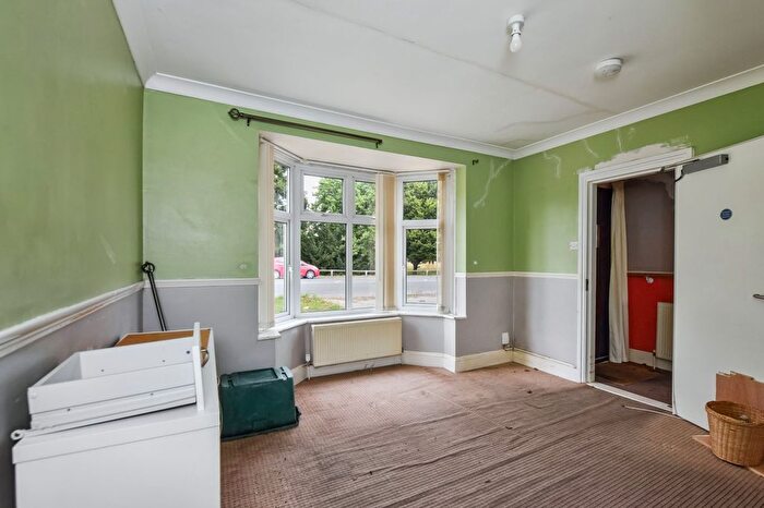 2 Bedroom Bungalow For Sale In Mersea Road, Colchester, CO2