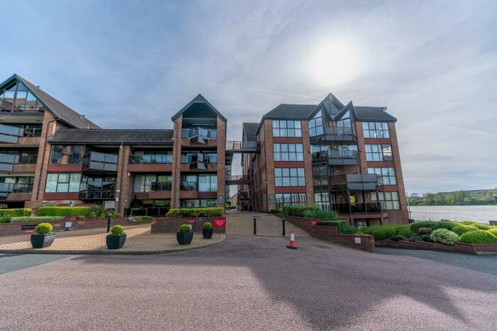 1 Bedroom Flat To Rent In Seaford Court, Esplanade, Rochester, Kent, ME1