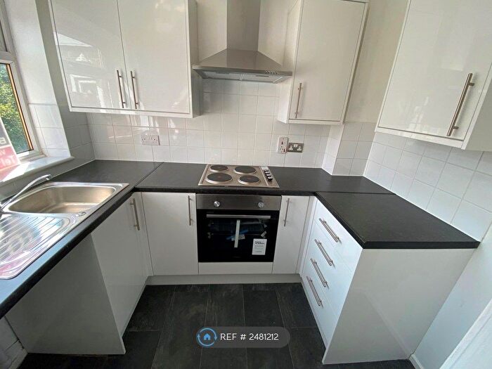 2 Bedroom End Of Terrace House To Rent In Pennine Road, Bromsgrove, B61