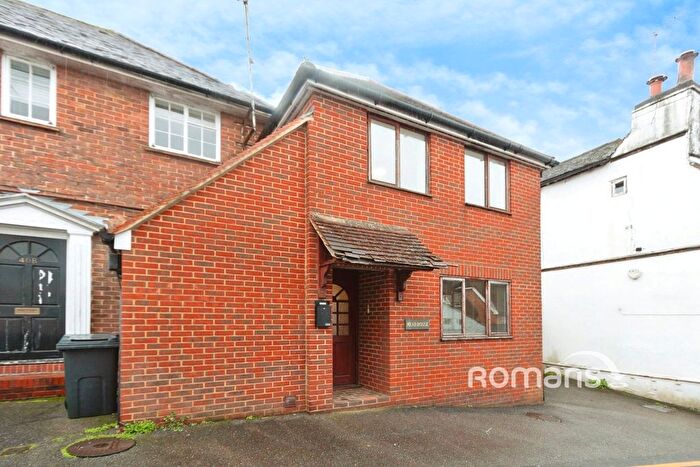 1 Bedroom Flat To Rent In Mead Lane, Farnham, Surrey, GU9