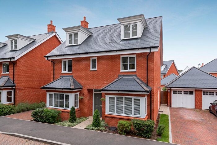 5 Bedroom Detached House To Rent In Sierra Road, High Wycombe, Buckinghamshire, HP11