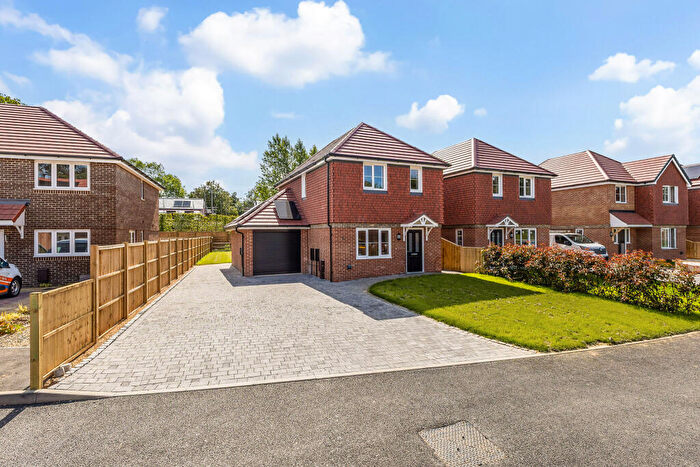 3 Bedroom Detached House For Sale In Orchard Close, Chichester, PO18