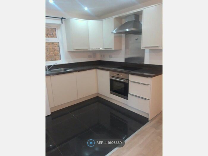 1 Bedroom Flat To Rent In Ferndale Road, London, SE25