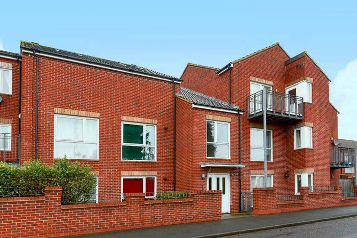 1 Bedroom Apartment To Rent In Benouville Close, East Oxford, OX4