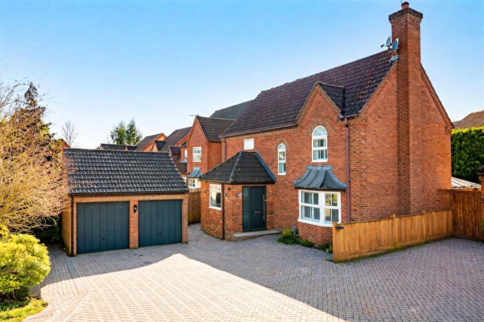 4 Bedroom Detached House For Sale In Larkspur Close, Hemel Hempstead, Hertfordshire, HP1