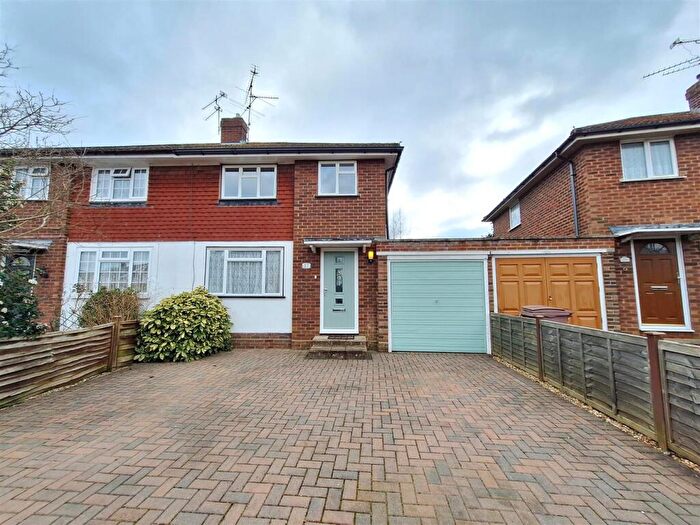 2 Bedroom Semi-Detached House To Rent In Malone Road, RG5