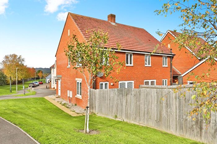 3 Bedroom Semi Detached House For Sale In Carpenter Close, Poole, BH17