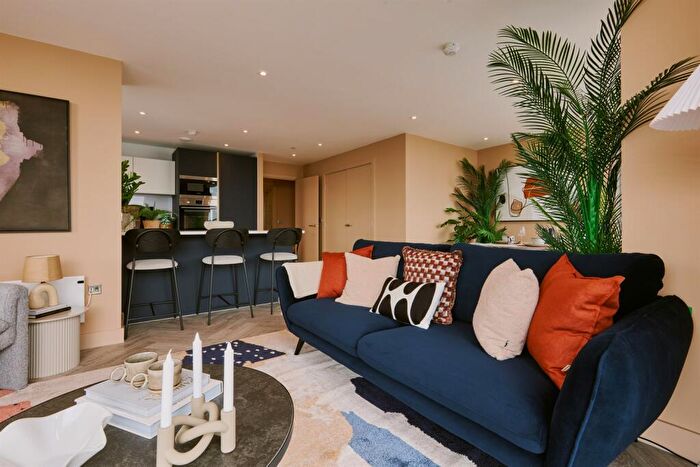 3 Bedroom Apartment To Rent In Cortland, Colliers Yard, M3