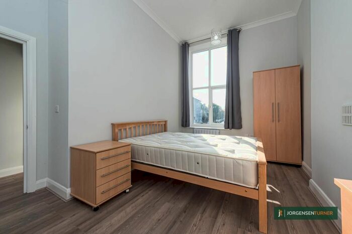 3 Bedroom Flat To Rent In Uxbridge Road, First Floor Flat, Shepherds Bush, London W12