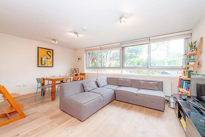 2 Bedroom Flat To Rent In Waverley Court, Steeles Road, Belsize Park, NW3