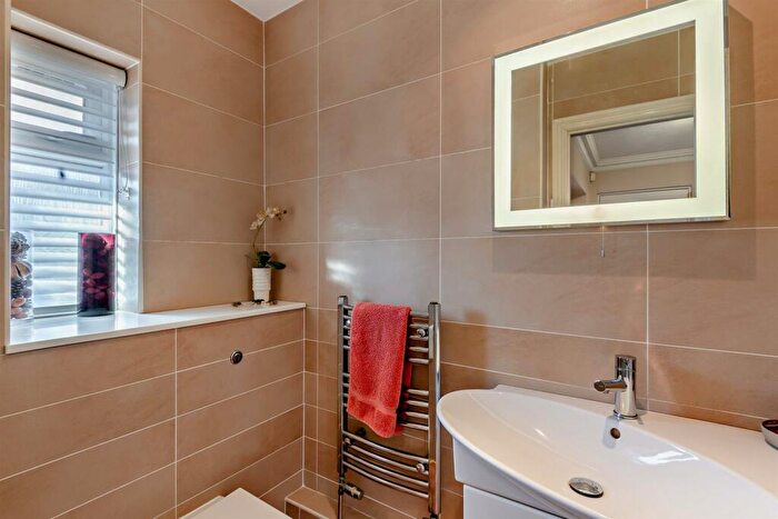5 Bedroom Detached House For Sale In Wents Wood, Weavering, Maidstone, ME14