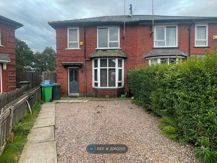 3 Bedroom Semi-Detached House To Rent In Further Pits, Rochdale, OL11